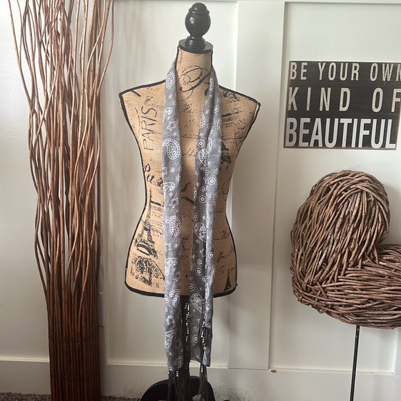 Madden NYC Gray Bandana Print Fringed and Beaded Scarf - Picture 4 of 4